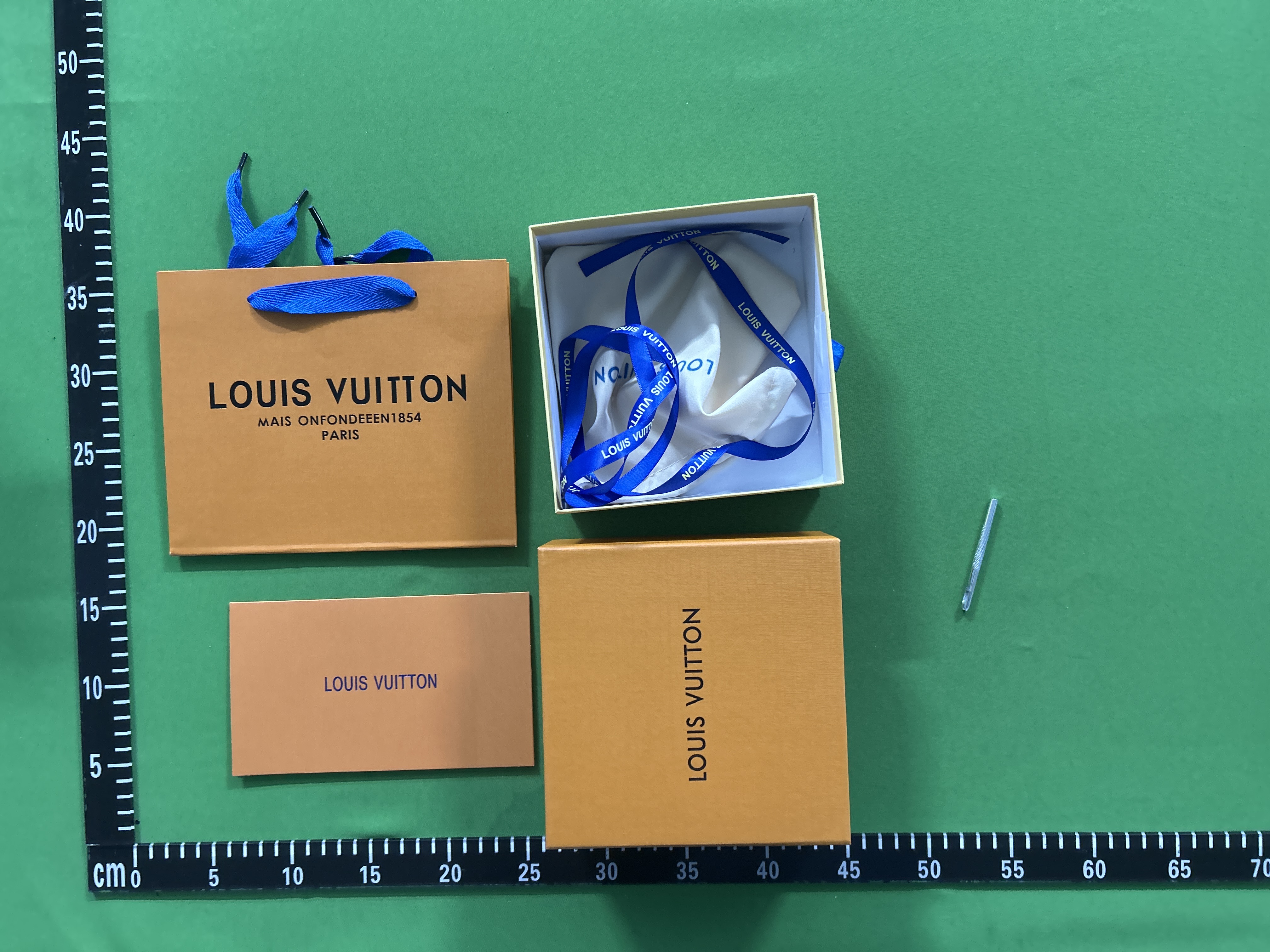 QC Photo - White Louis Vuitton Belt