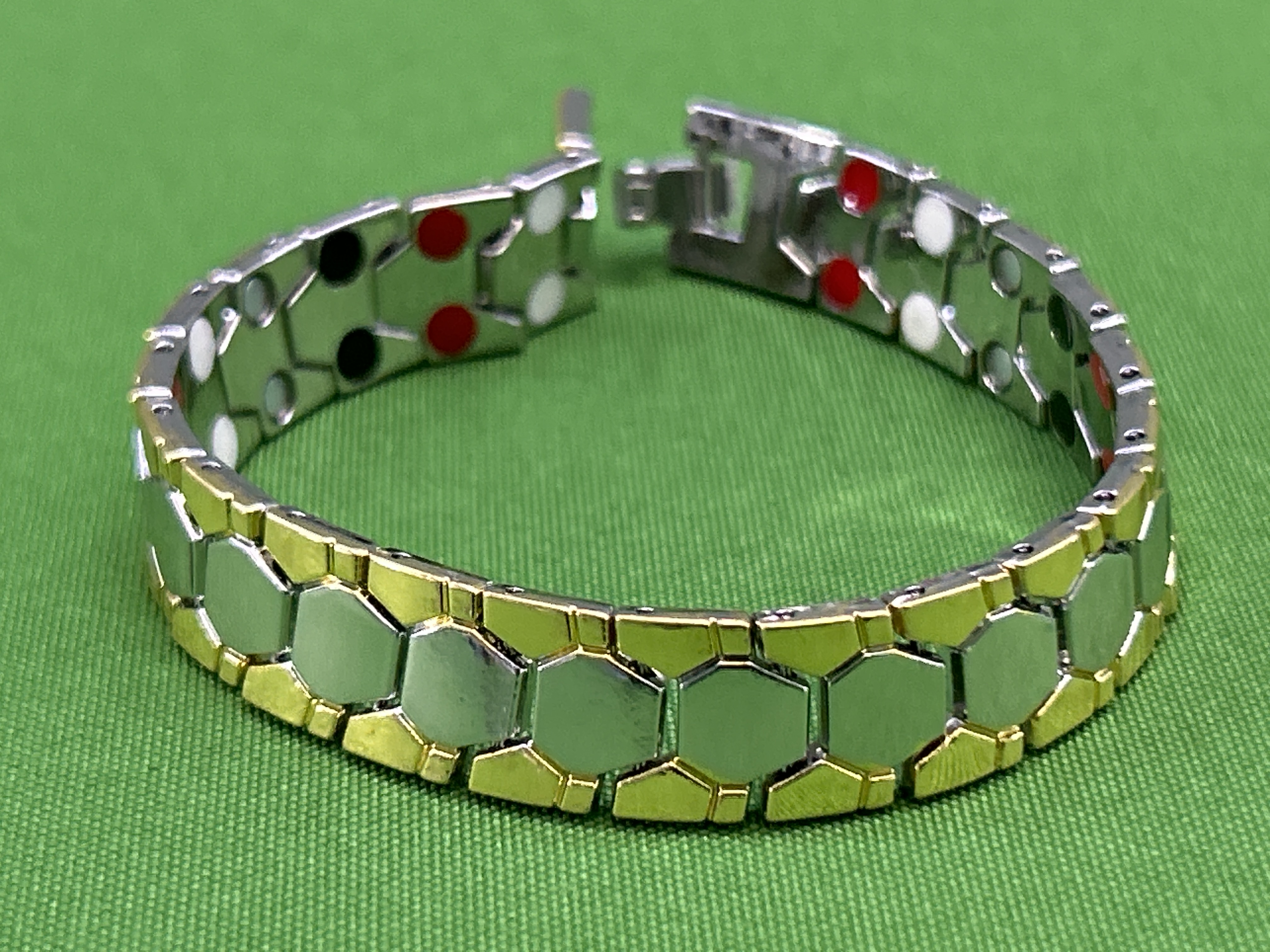 QC Photo - The magnetic bracelet is retro and fashionable 1450