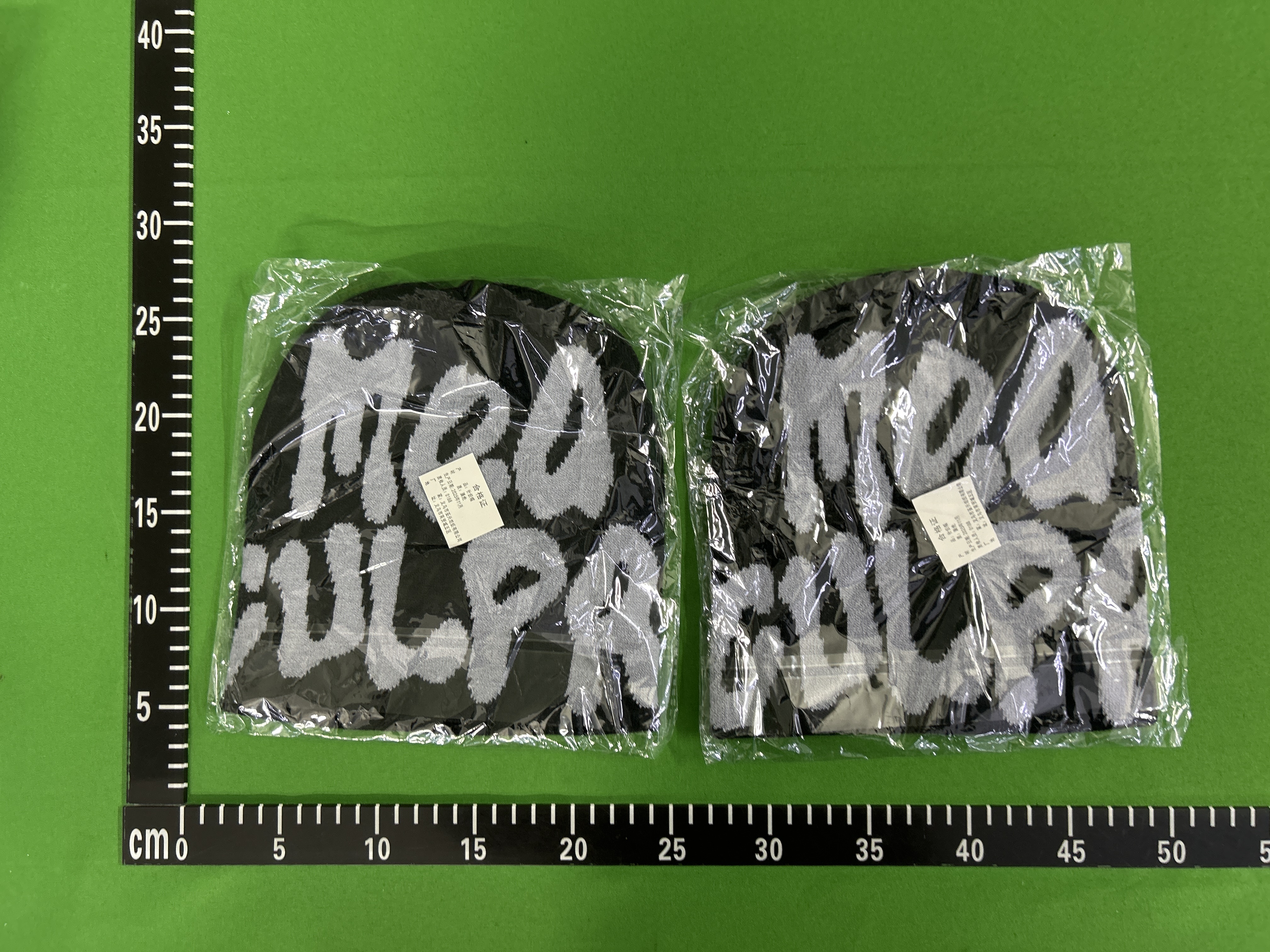 QC Photo - Warm knitted cap letters 1210