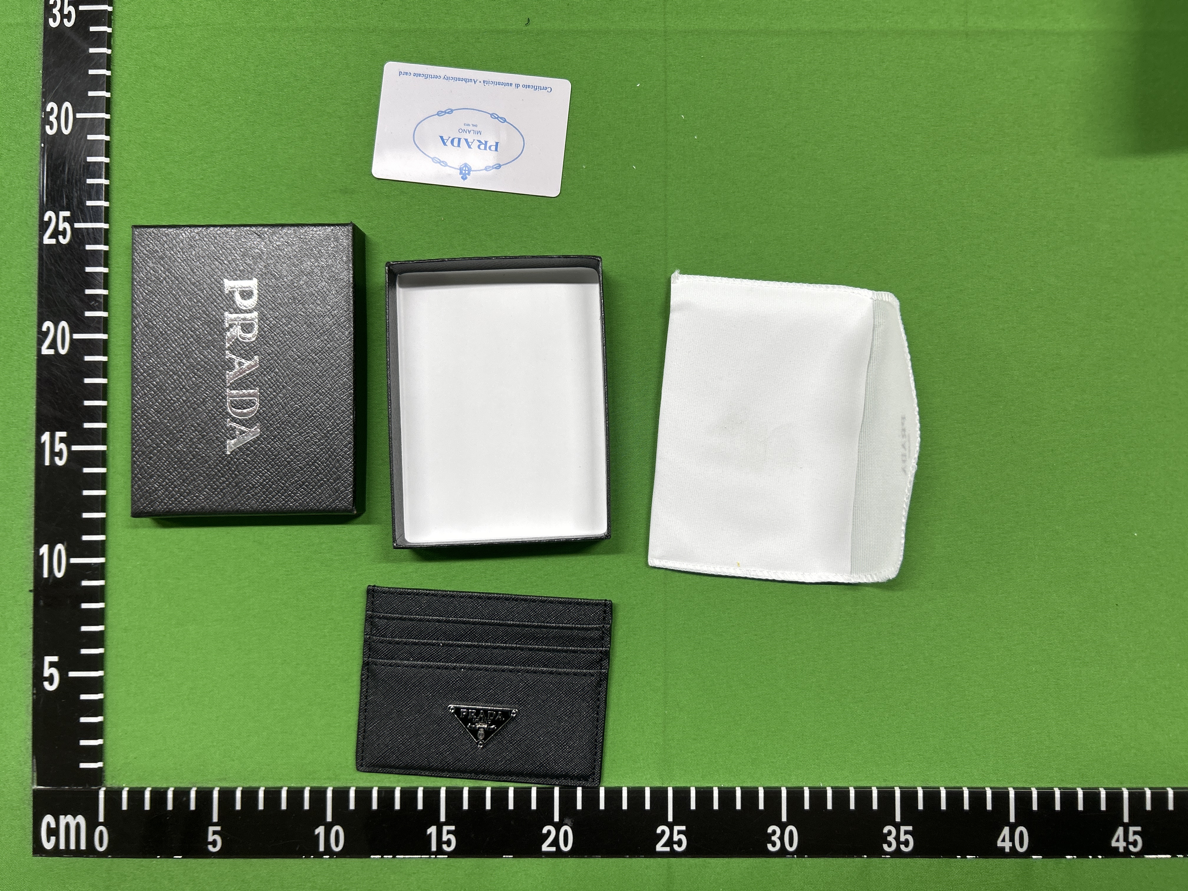 QC Photo - Trendy cross-patterned card case 0301