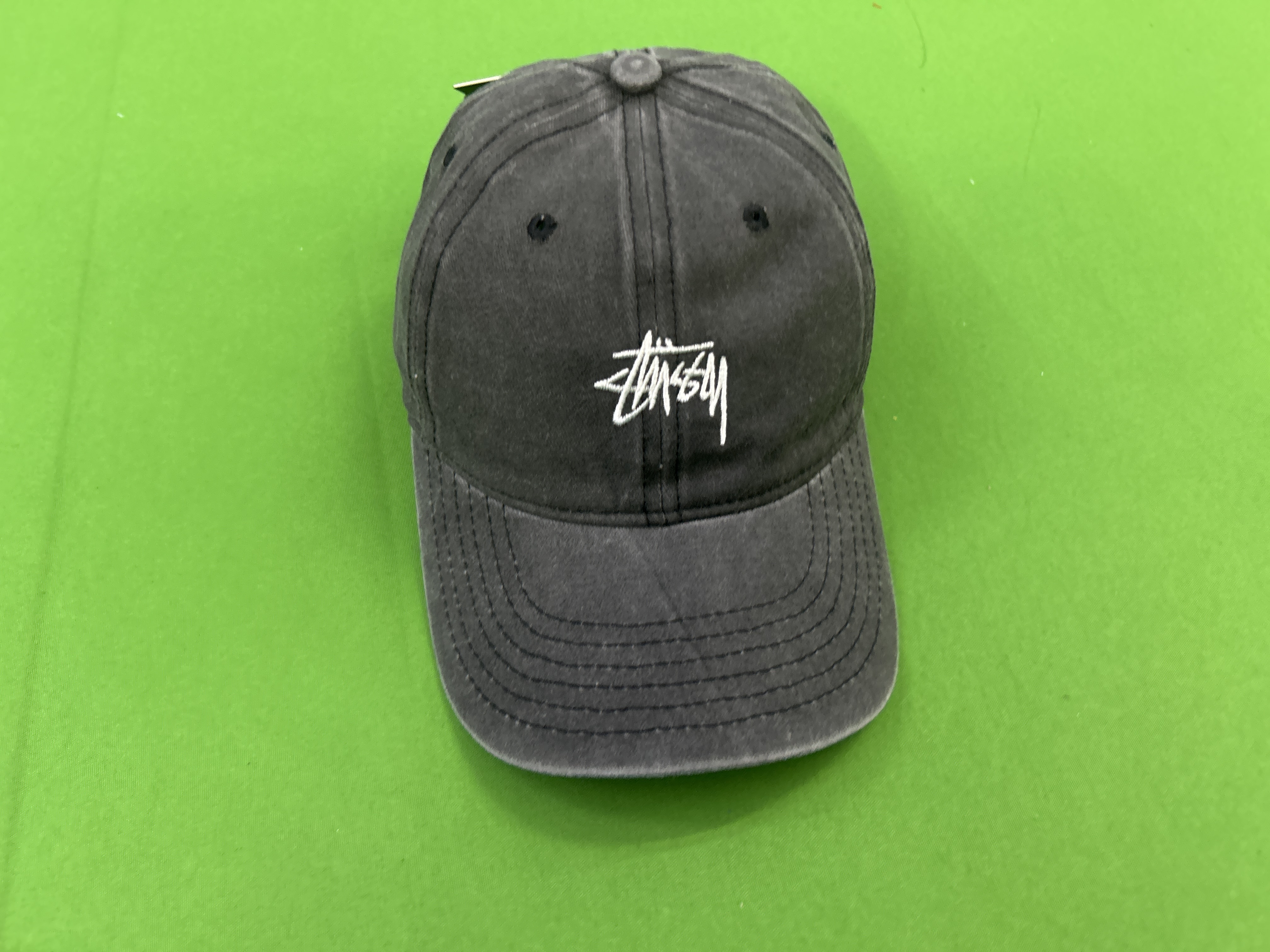 QC Photo - A small embroidered baseball cap 3437