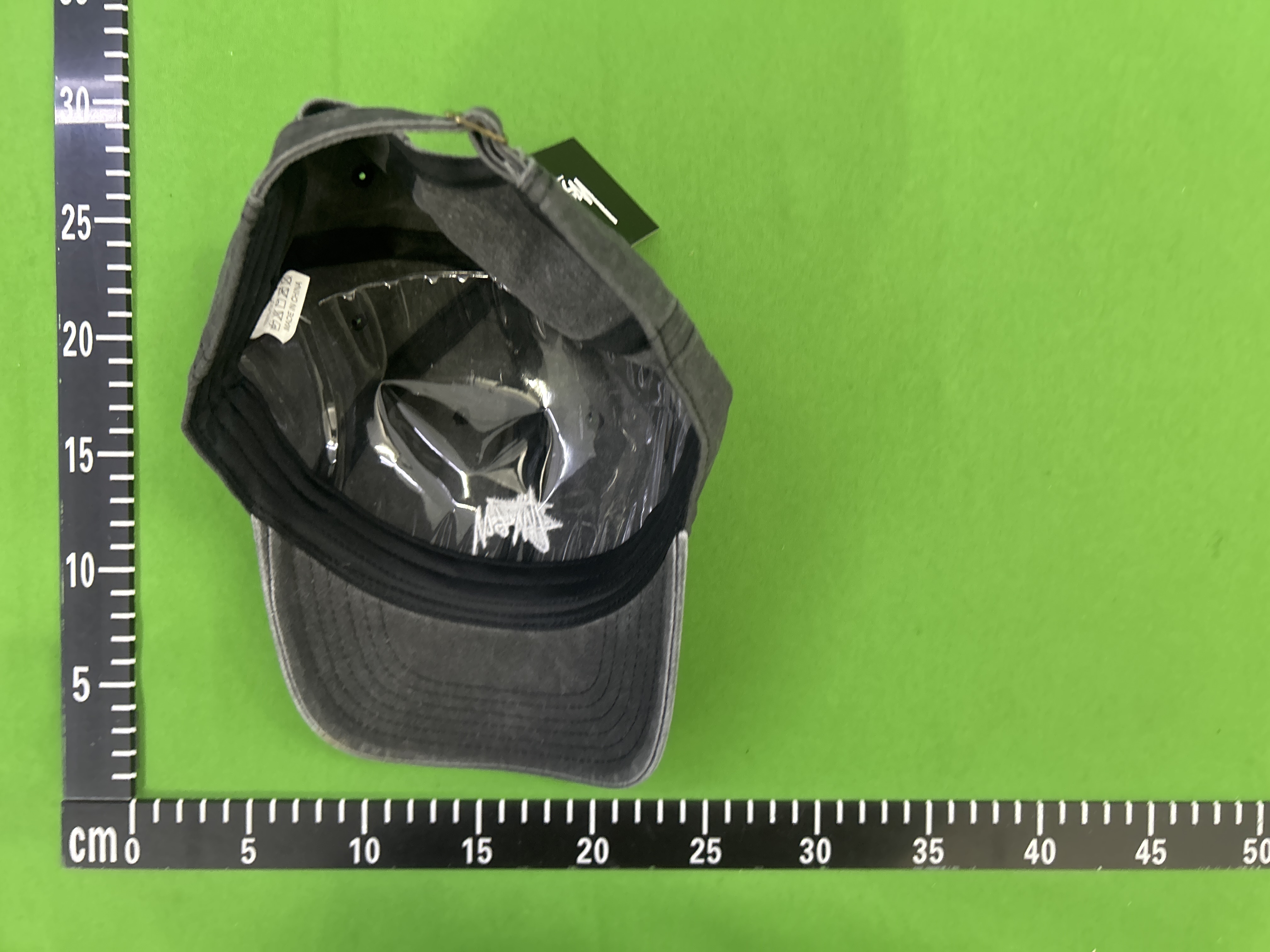 QC Photo - A small embroidered baseball cap 3437