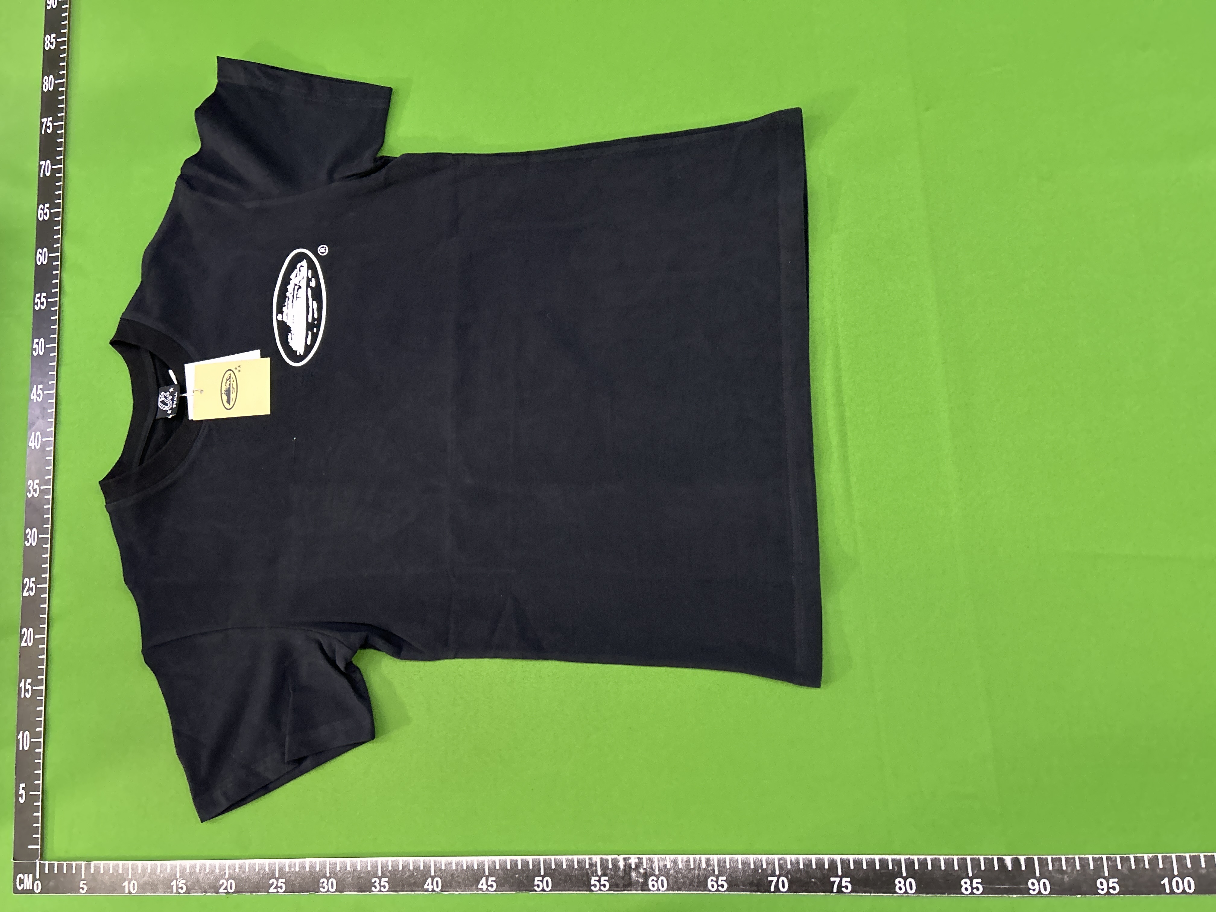 QC Photo - Black short-sleeved shirt