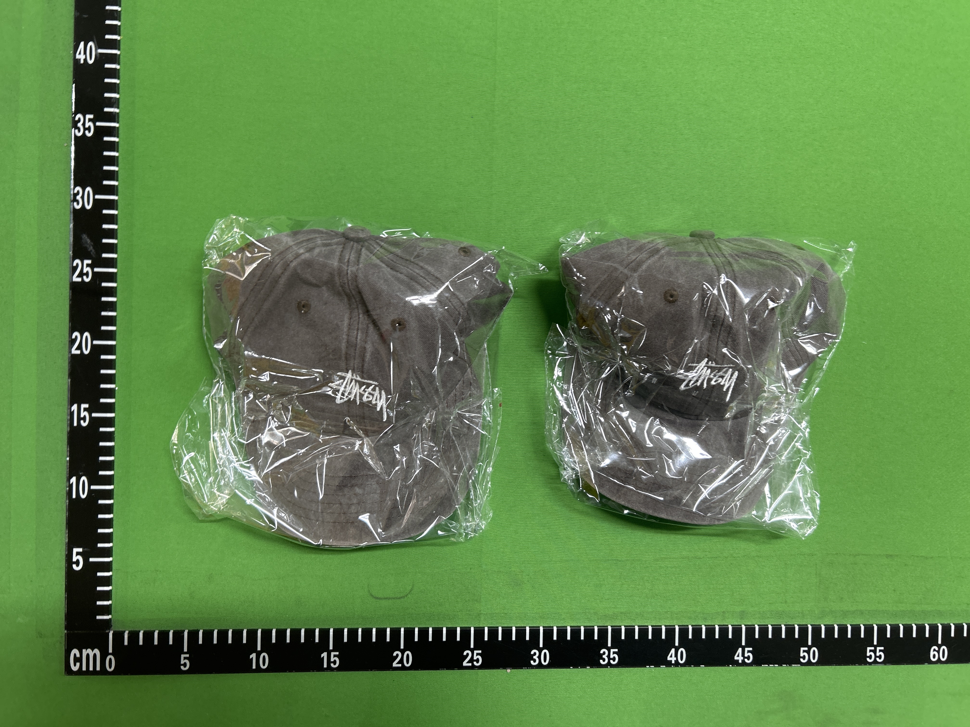 QC Photo - A small embroidered baseball cap 3437