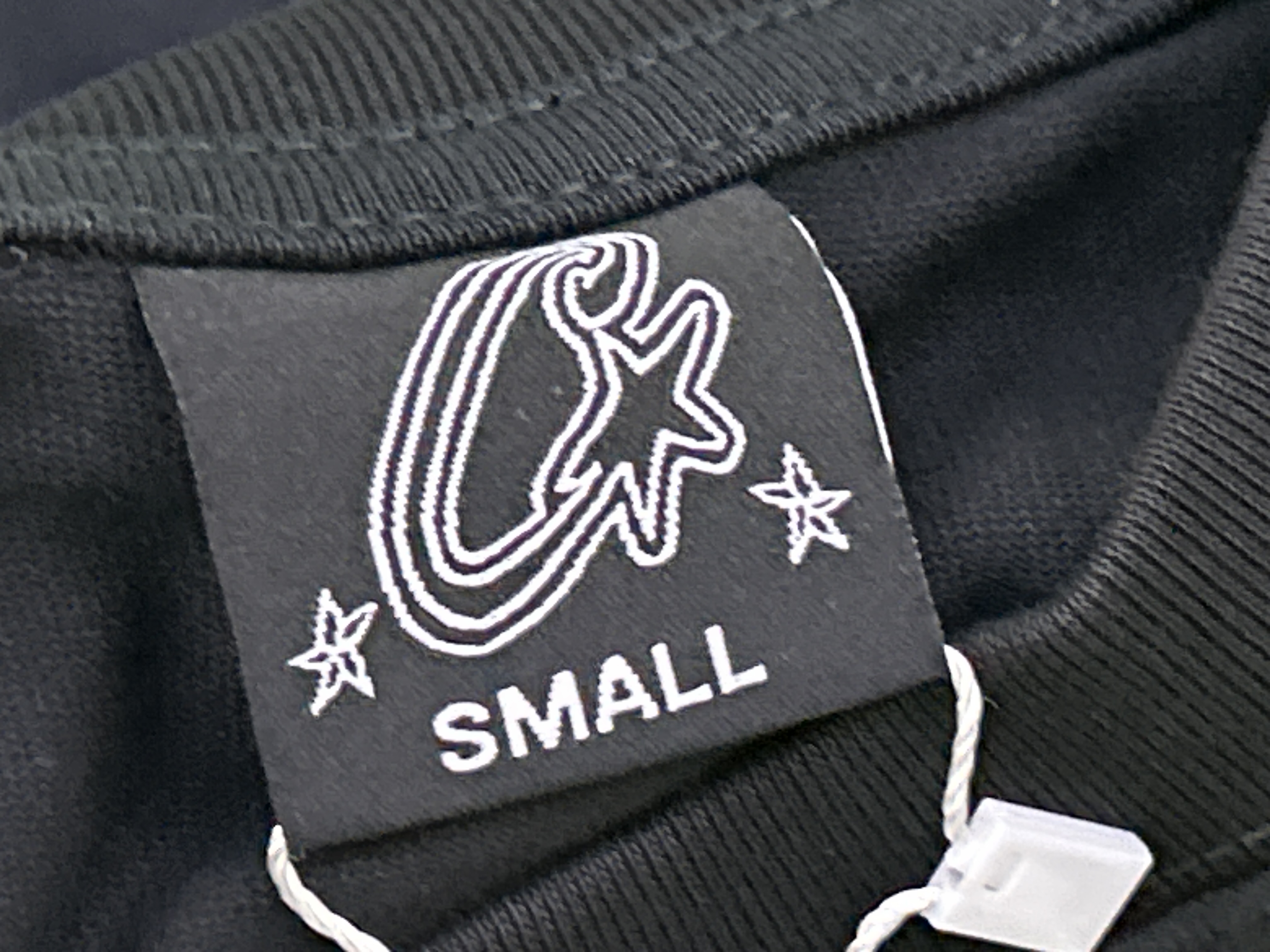 QC Photo - Black short-sleeved shirt