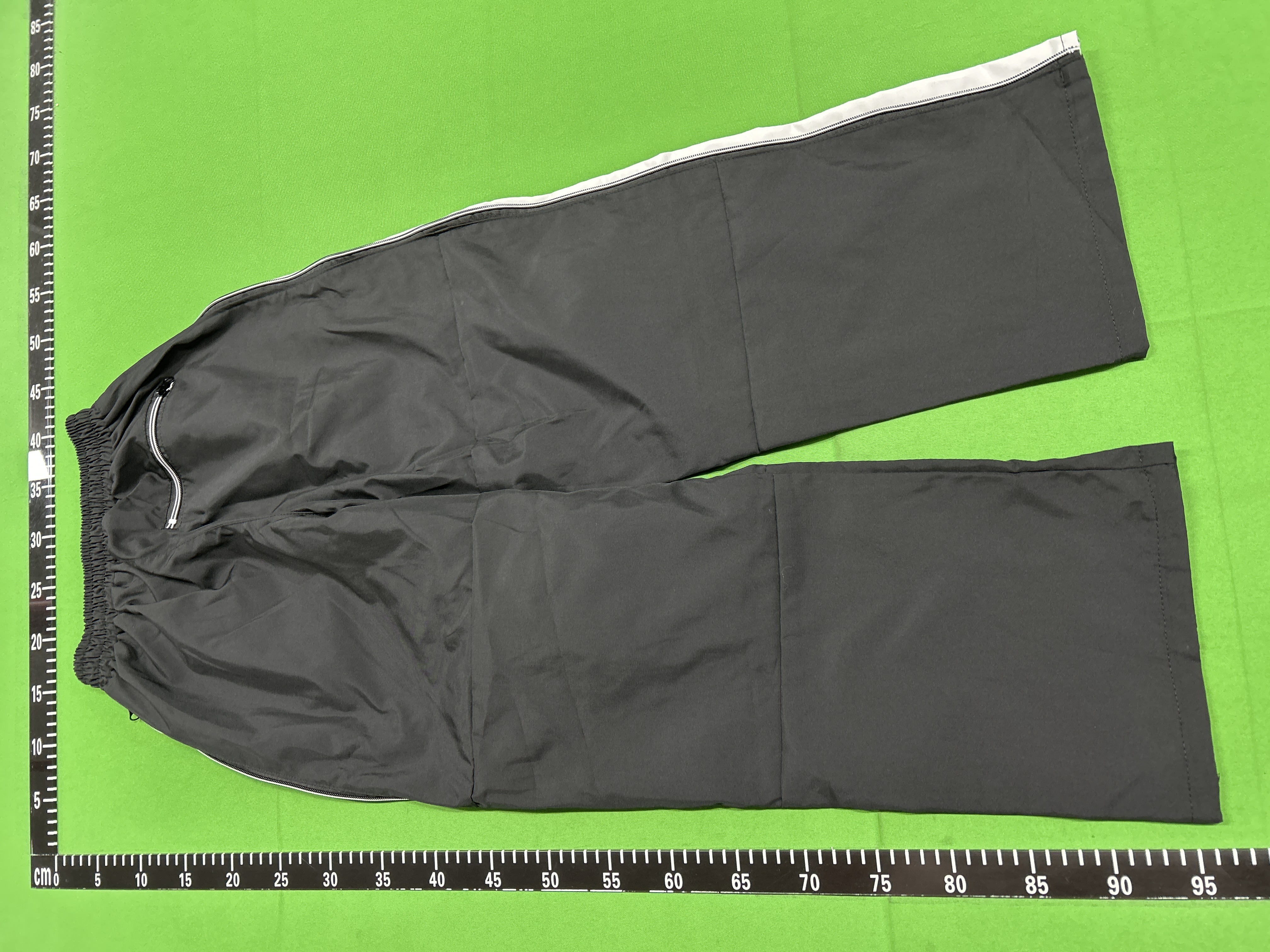 QC Photo - Nike Baggy Track Pants